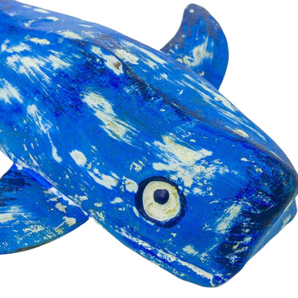detalle cara ballena de madera pintada a mano azul Brocantia decoración