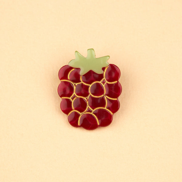 broche frambuesa sobre fondo color melocotón – tienda decoración Brocantia