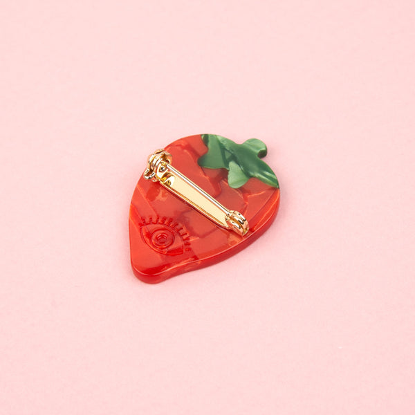 Parte trasera del broche fresa con cierre dorado - tienda de decoración Brocantia