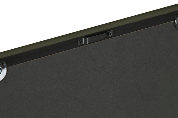 Primer plano del diseño floral campanillas sobre fondo blanco - cuadro rústico vintage Brocantia