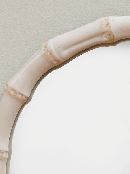 detalle marco efecto bambu blanco envejecido espejo decorativo