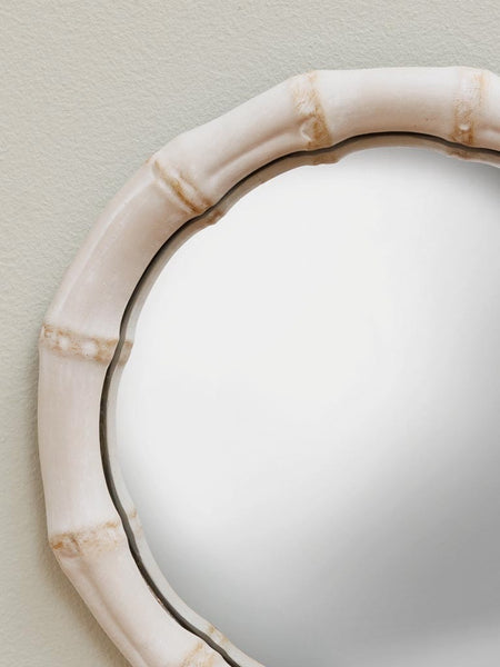 Detalle espejo redondo marco bambú blanco