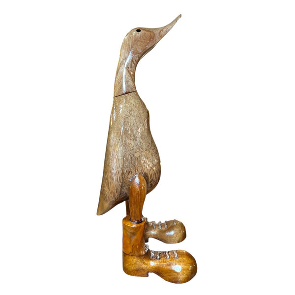 Figura decorativa de pato tallado en madera de teca reciclada con botas, hecho a mano