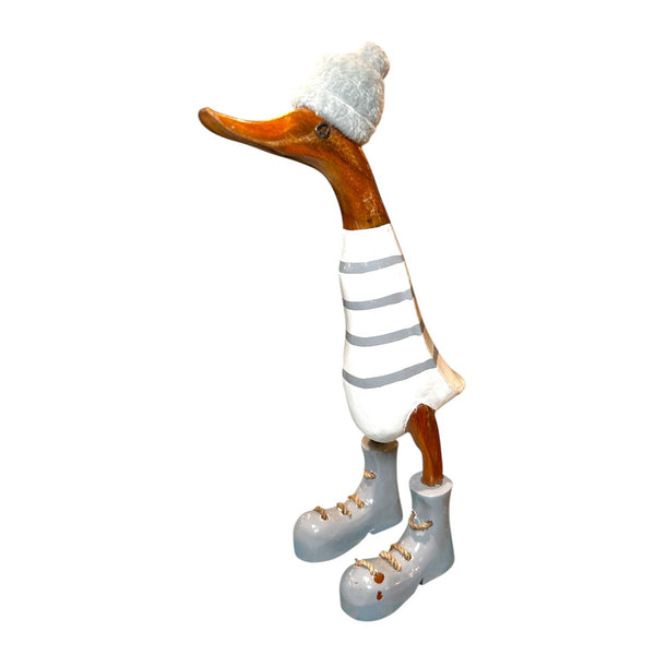 Figura decorativa pato de madera reciclada estilo artesanal con gorro invernal gris