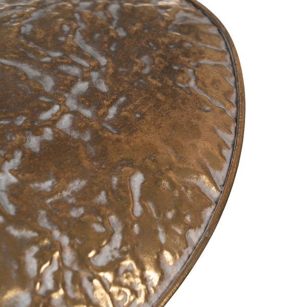 Textura en primer plano de metal dorado en lámpara decorativa de techo - Brocantia