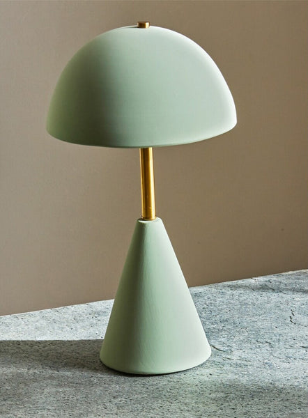 Lámpara de sobremesa verde con pantalla semiesférica