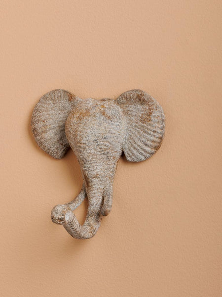 Vista lateral del perchero de elefante en hierro con acabado envejecido