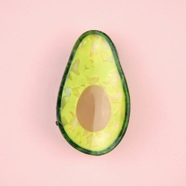 pinza de aguacate divertida y original sobre fondo rosa Brocantia objetos únicos