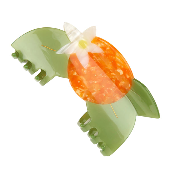 Pinza para el pelo Coucou Suzette con forma de flor de naranjo sobre fondo blanco.