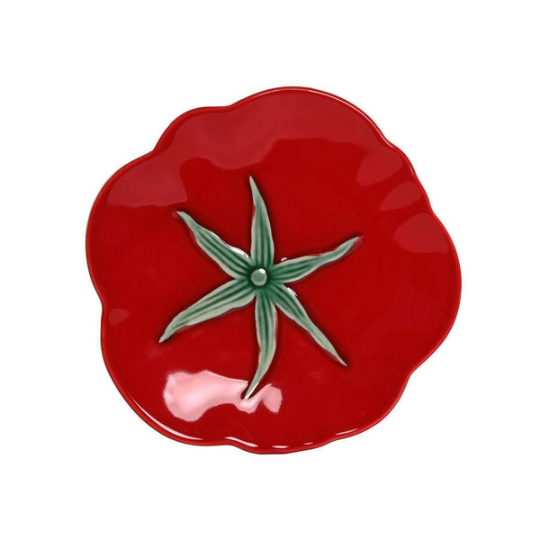Plato de cerámica rojo en forma de tomate con hojas verdes en relieve en el centro