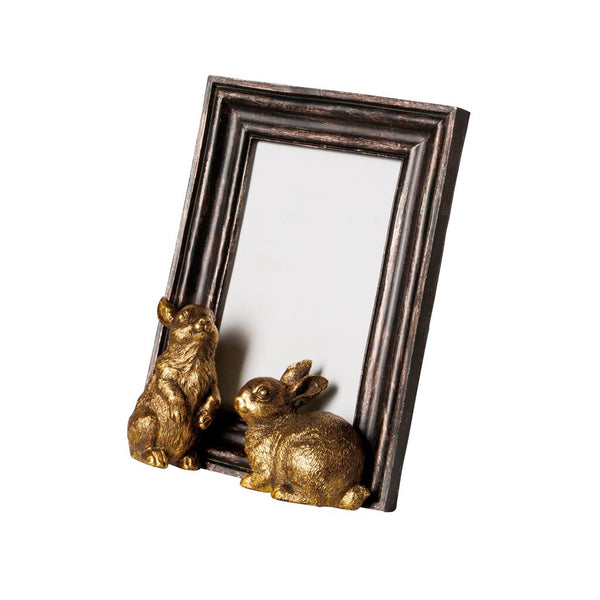 Marco de fotos negro con figuras de conejos dorados en relieve, estilo vintage