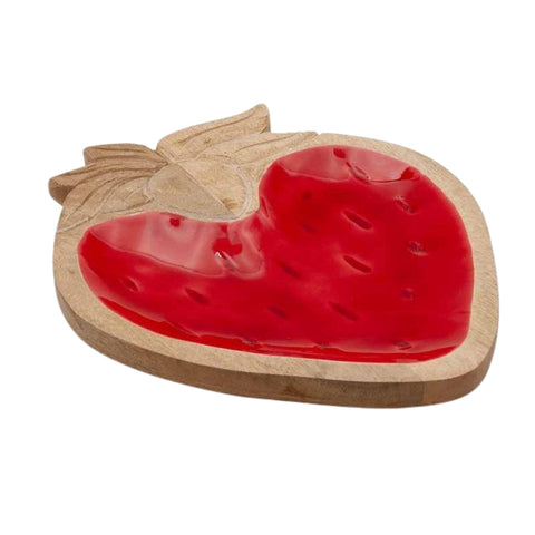 Bandeja decorativa en forma de fresa hecha de madera tallada con interior esmaltado rojo brillante, estilo artesanal y rústico