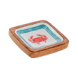 bandeja vaciabolsillos de madera con ilustración de cangrejo rojo y borde turquesa - vista superior diagonal