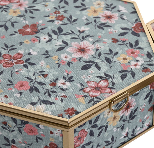 Detalle de la tela floral vintage con estructura dorada