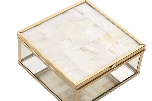 Detalle mosaico de nácar en joyero dorado