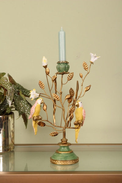 Candelabro dorado con vela azul y base verde, con pájaros ornamentales y hojas decorativas - Brocantia objetos singulares Oviedo.