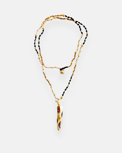 Collar largo ajustable con cuerno de cerámica pintado a mano