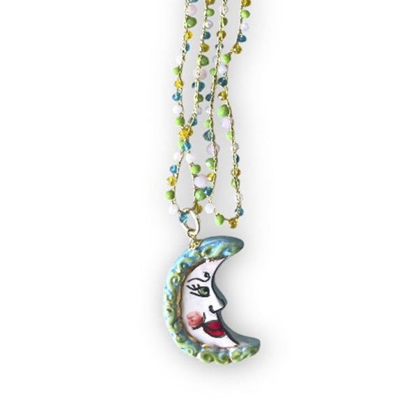 Collar artesanal siciliano con colgante de luna pintado a mano en cerámica, hecho en Palermo