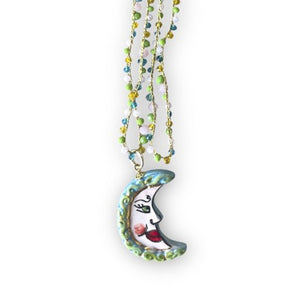 Collar artesanal siciliano con colgante de luna pintado a mano en cerámica, hecho en Palermo
