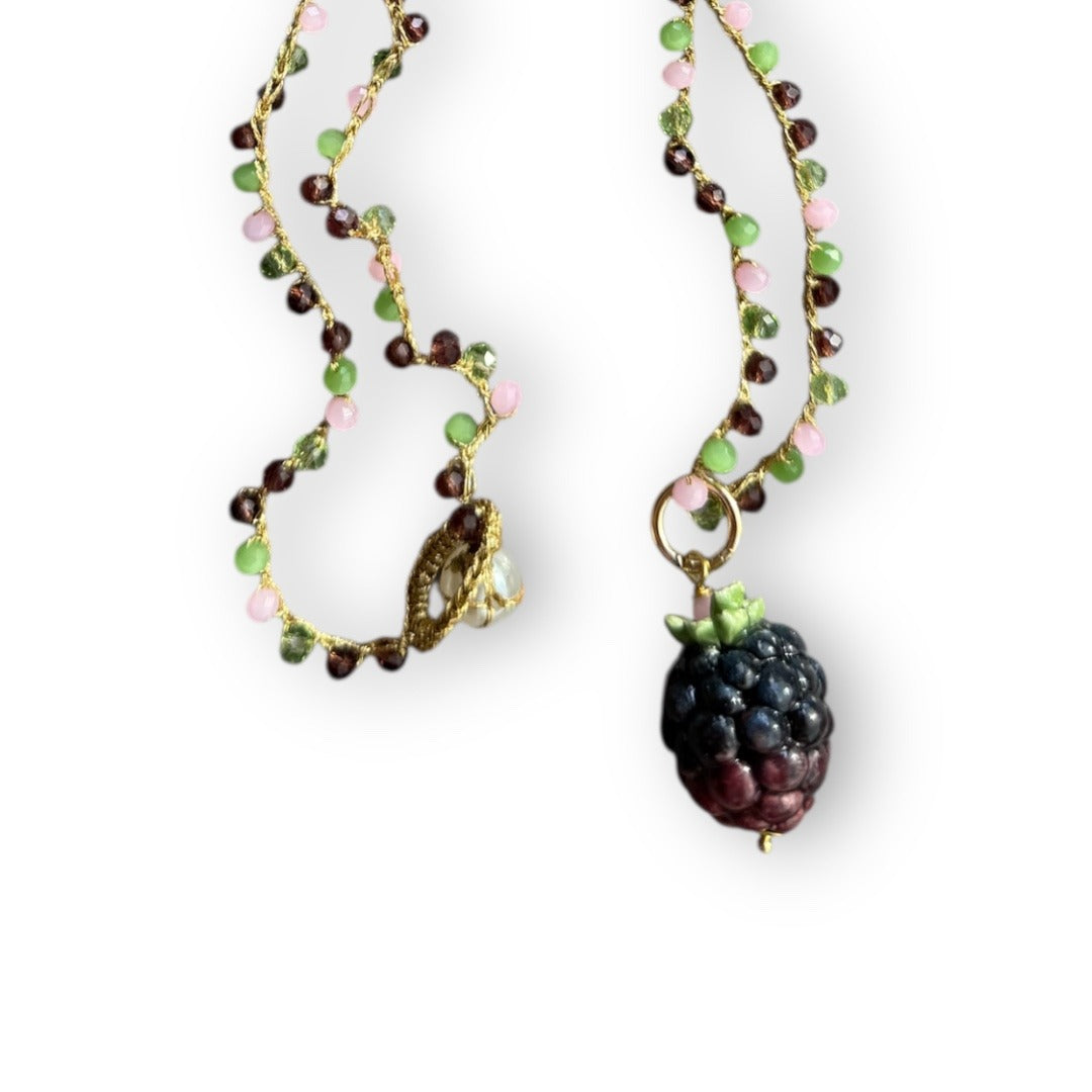 Collar artesanal siciliano con colgante de mora