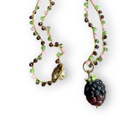 Collar artesanal siciliano con colgante de mora