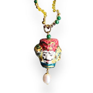 collar-artesanal-testa-di-moro-rey-con-perla-bisutería-siciliana-colorida-brocantia