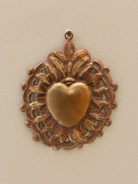 corazon-ex-voto-pared-patina-rosa-detalle-metal-envejecido-brocantia-decoracion