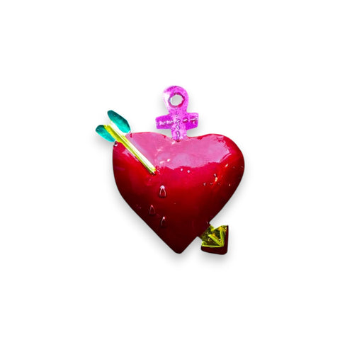 Corazón exvoto flechado en metal gofrado – Artesanía mexicana colorida en Brocantia tienda de decoración y regalos singulares en Oviedo
