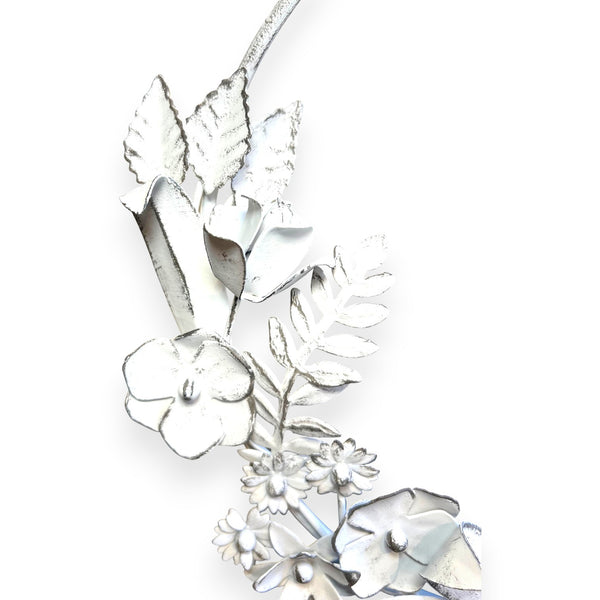 corona floral de metal blanco para pared o puerta
