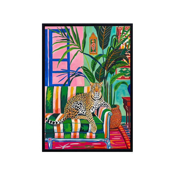 Cuadro pequeño de leopardo sobre sofá tropical