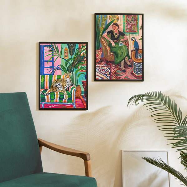 Composición mural tropical con cuadros pequeños