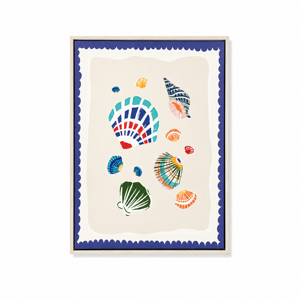 Cuadro decorativo de conchas marinas de colores con marco de madera clara y borde azul estilo mediterráneo