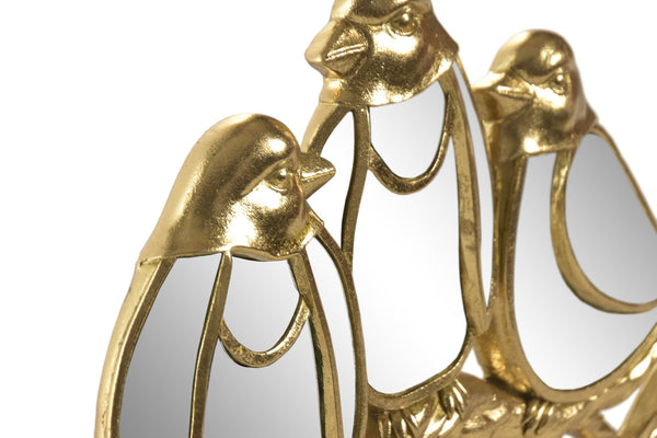 Detalle de tres gorriones dorados con piezas de espejo decorativas
