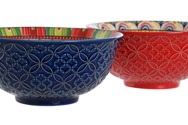 Detalle lateral de ensaladeras cerámicas mandala azul y rojo con relieve floral exterior – Brocantia tienda online decoración colorida.
