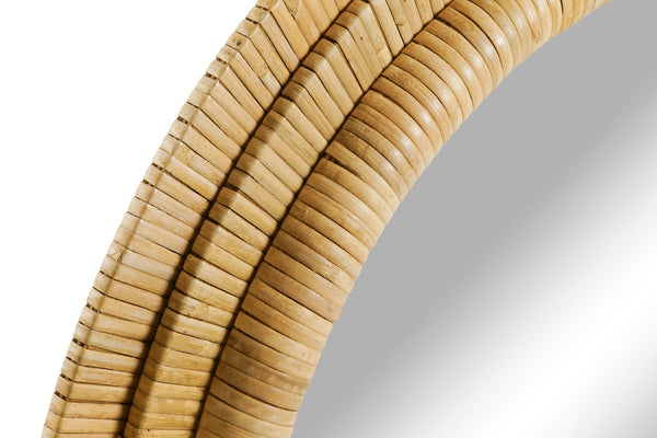 Detalle marco de ratán natural espejo redondo decorativo