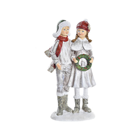 figura navideña de dos niños con corona de Navidad