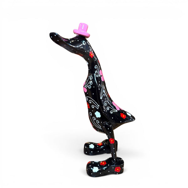 Figura de pato pintado a mano con sombrero rosa Indonesia