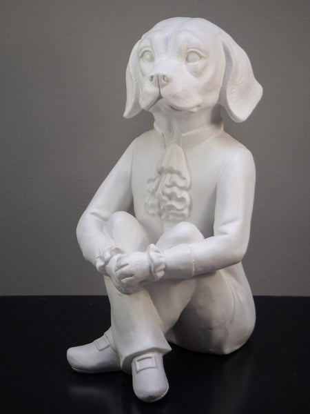 Figura perro blanco sentado