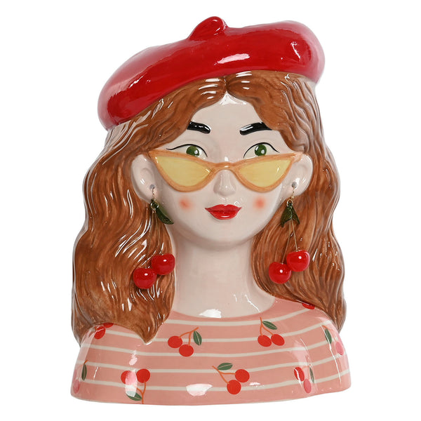 Jarrón cabeza chica con pendientes de cerezas y boina roja – Brocantia decoración única y original.