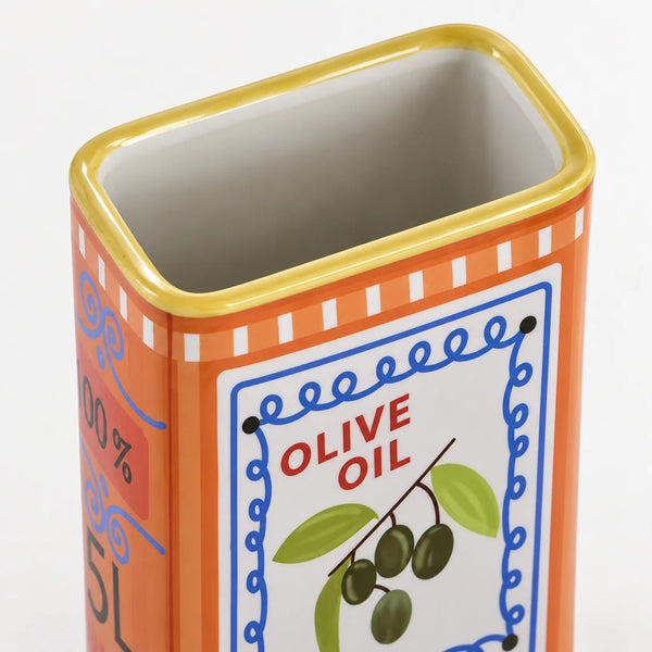 Detalle del Jarrón Lata de Aceite Naranja con borde amarillo, marco azul y diseño de aceitunas.