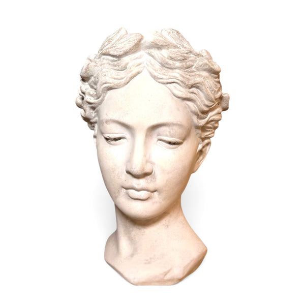 Jarrón decorativo con forma de busto femenino en cemento