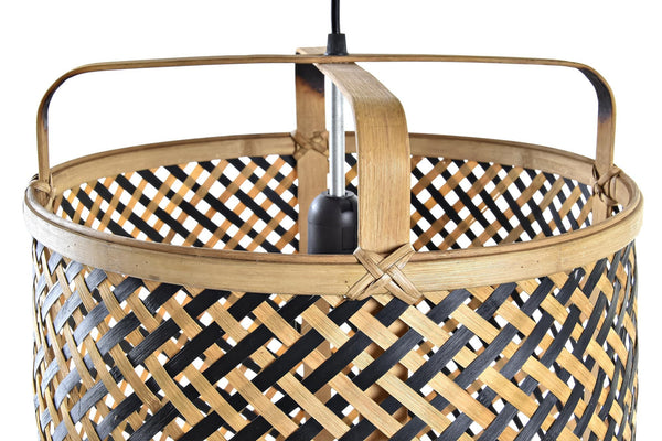 pantalla de ratán artesanal con diseño geométrico