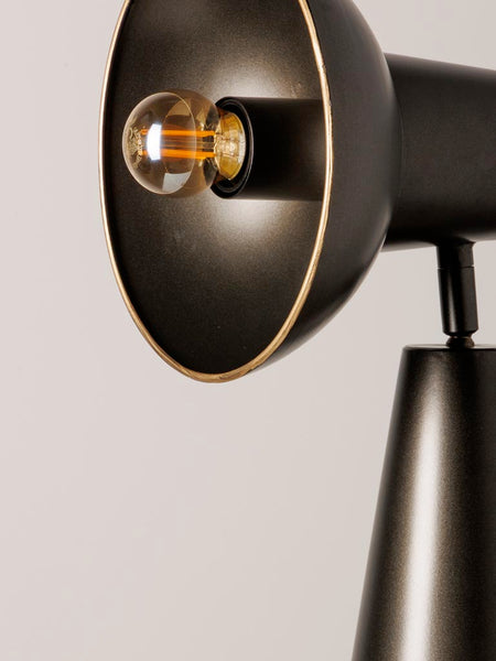 detalle lámpara de mesa de metal negro Brocantia