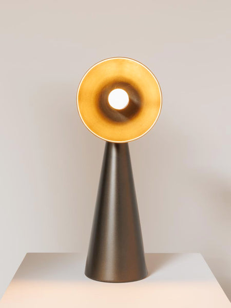 lámpara moderna de diseño contemporáneo en metal