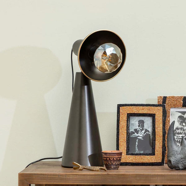 ldecoración con ámpara moderna de diseño contemporáneo en metal