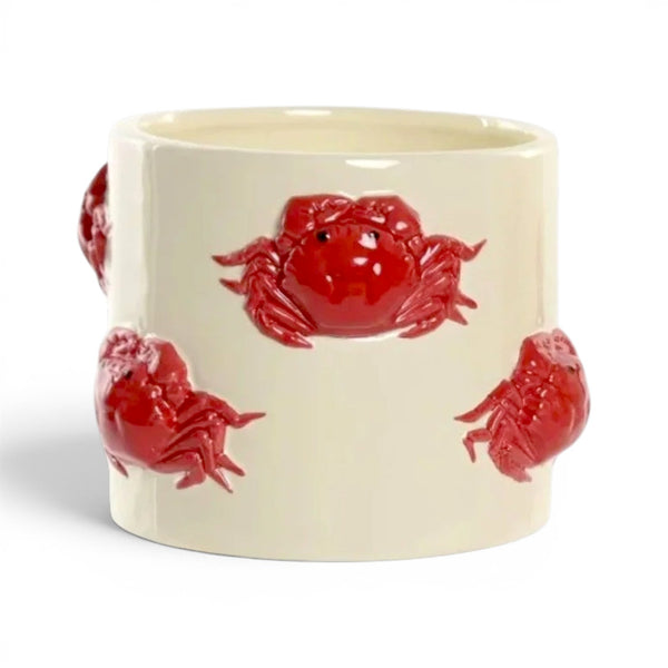 Macetero de cerámica color marfil con cangrejos rojos en relieve para decoración marinera.