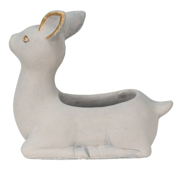 Detalle frontal de macetero animal de cemento