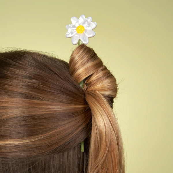 Accesorio pelo flor blanca con centro amarillo