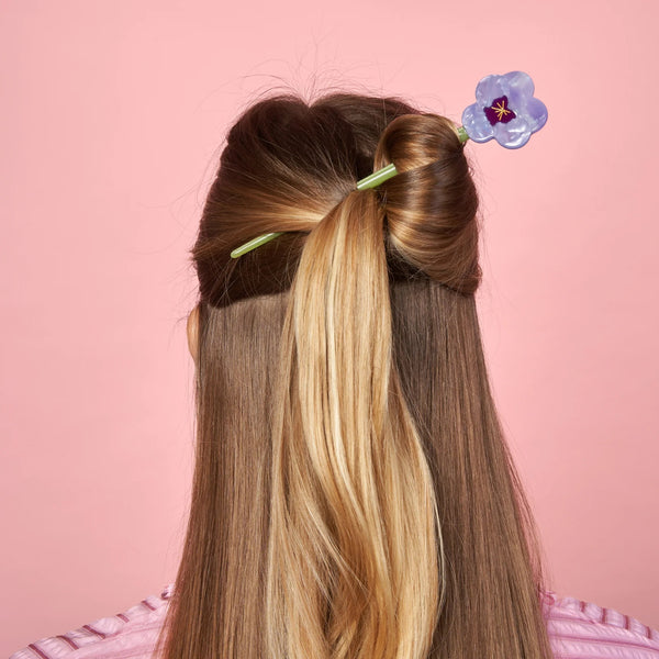 Accesorio de pelo con flor pensamiento violeta