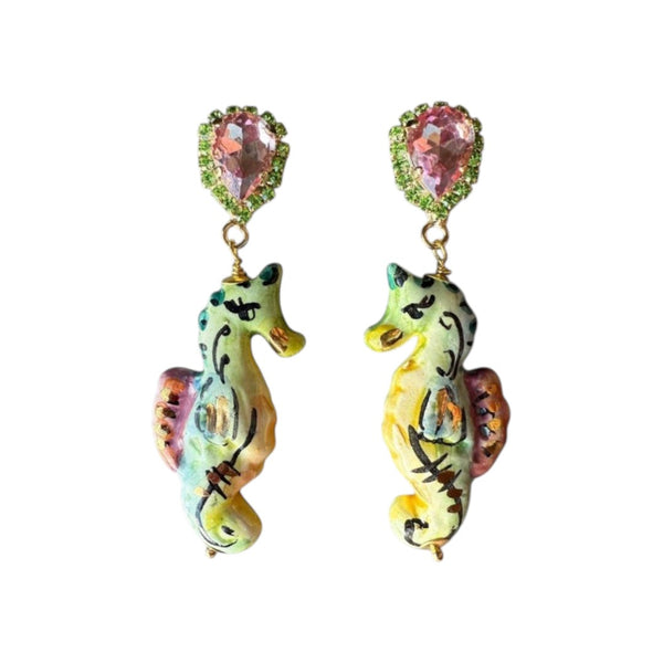 Pendientes artesanales sicilianos con caballitos de mar pintados a mano y cristales, hechos en Palermo